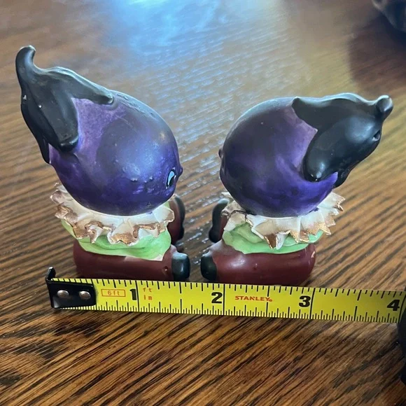 Vintage Purple Eggplant Salt & Pepper Shakers - Picture 3 of 7